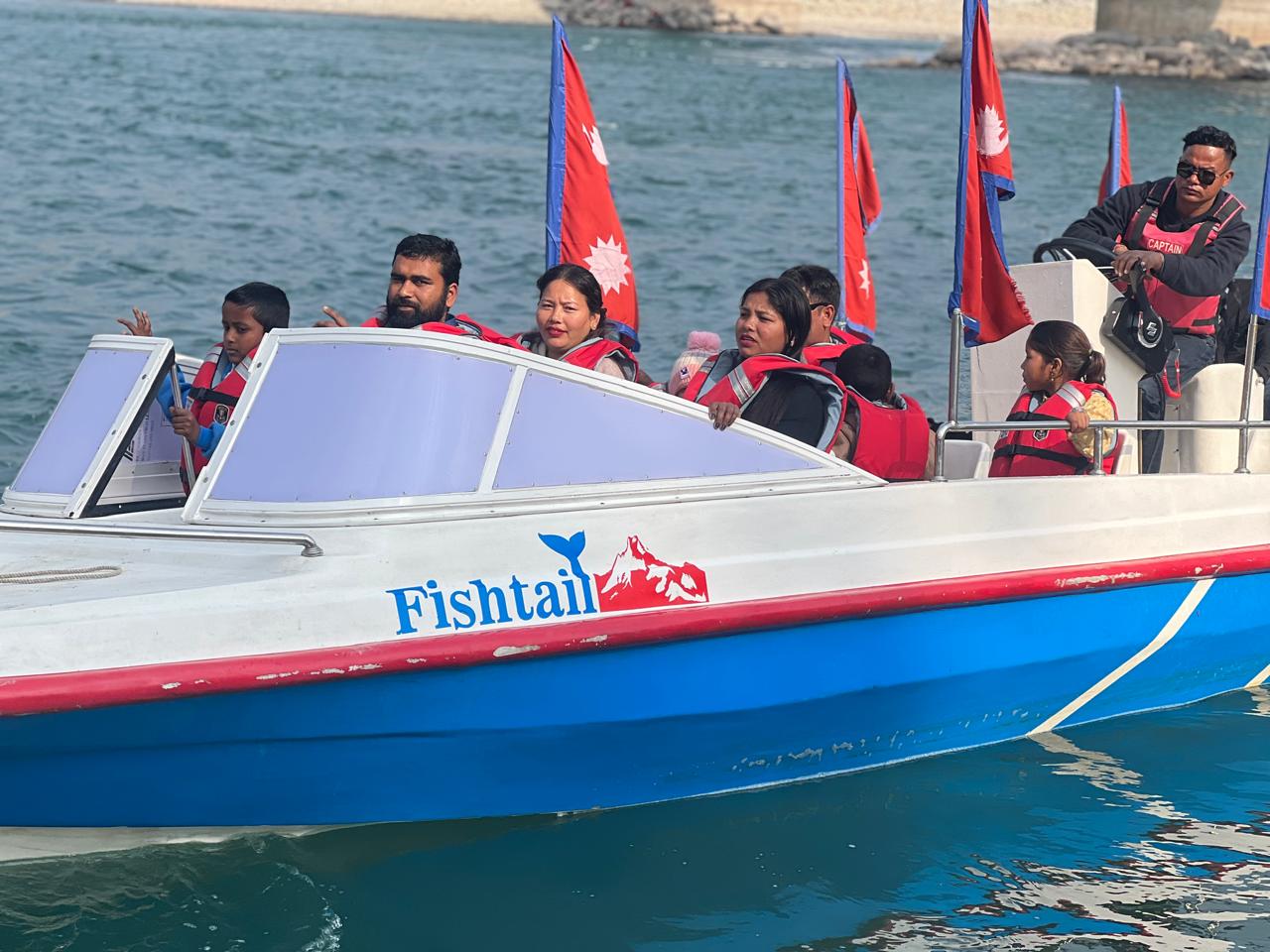 त्रिवेणी महोत्सवको आकर्षण बन्यो मोटर बोट